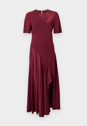 Bordeauxrode midi-jurk met korte mouwen, asymmetrische satijnen panelen en een ronde halslijn met knoopsluiting aan de achterkant.