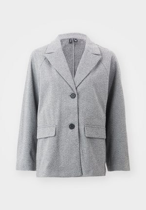 Blazer gris en tissu à motif de chevrons, doté d'un col cranté, de deux poches avant et de deux boutons noirs.