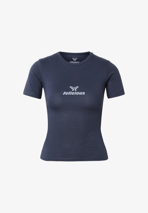 Tmavě modré přiléhavé tričko s krátkými rukávy a kulatým výstřihem, na hrudi s bílým logem motýla a nápisem "felicious".