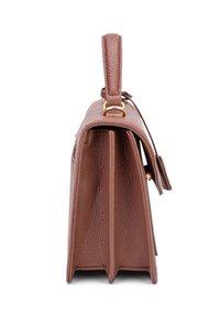 Borsa a mano in pelle marrone con texture, dal design strutturato, dotata di manico superiore e dettagli in metallo dorato. La vista laterale mostra larghezza e profondità.