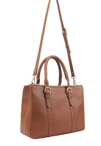 Bruine leren handtas met een gestructureerd ontwerp, dubbele handvatten aan de bovenkant en een afneembare schouderband. Voorzien van gouden hardware en een ritssluiting.