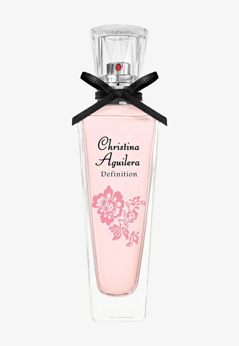 Hohe, klare Parfümflasche mit blassrosa Flüssigkeit, schwarzer Schleife am Hals, floralem Design und Schriftzug "Christina Aguilera Definition" vorne.