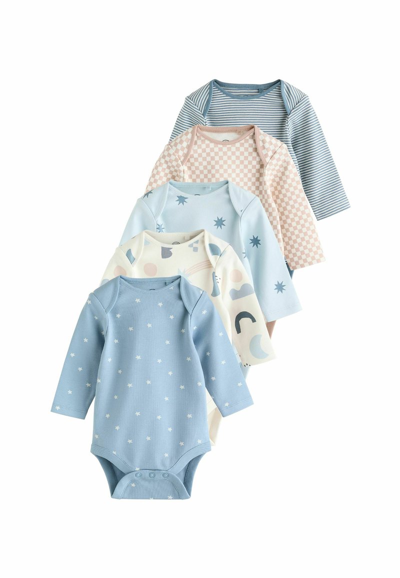 Fünf langärmelige Babybodysuits in verschiedenen Blautönen und Pastellfarben, mit verspielten Mustern wie Streifen, Sternen und Wolken.