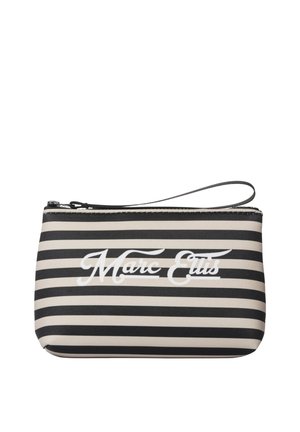Kleine schwarz-beige gestreifte Handgelenktasche mit Reißverschluss und weißem kursivem "Marc Ellis"-Logo auf der Vorderseite.