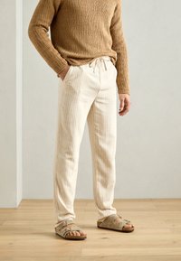 Lindbergh STRIPED PANTS - Hlače - stone