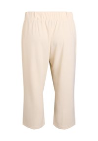 Lichtbeige knielange broek met een elastische tailleband en een gladde textuur, met een eenvoudig, onopgesmukt ontwerp.