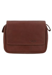 Brun läder crossbody-väska med klaffstängning, stickade kanter, subtilt präglad logotyp och sidocertifikat. Slät textur, rektangulär form.