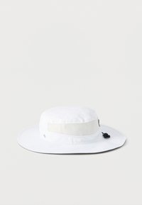 Λευκός κάπα καπέλο με φαρδιά γείσο και πλέγμα για αερισμό. Διαθέτει ρυθμιζόμενο τσαντάκι και λεία υφή. Πρακτικός σχεδιασμός.