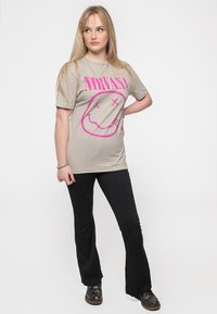 Paradiso Clothing Print T-shirt - sand