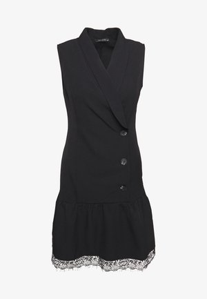 Schwarzes ärmelloses Kleid mit tailliertem Oberteil, angesetztem Kragen, fünf Knöpfen und einem gerafften Saum mit Spitzenbesatz. Überall glatte Textur.