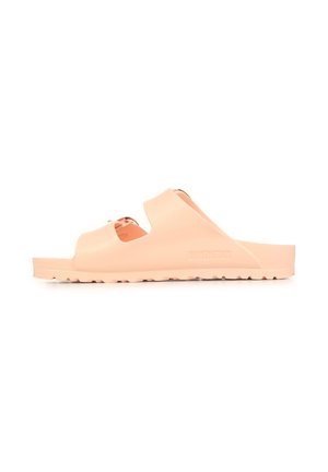 Sandale à enfiler de couleur pêche claire avec deux larges brides et une semelle rainurée, conçue pour un usage décontracté.