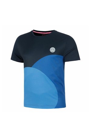 Kurzärmeliges T-Shirt mit Rundhalsausschnitt, marineblauem Oberteil, zweifarbigen blauen geschwungenen Einsätzen und kleinem weißem rundem Logo auf der linken Brust.