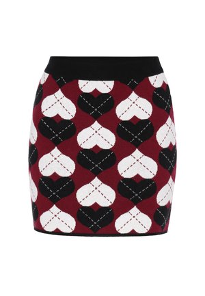 Kötött szoknya ismétlődő szívmintával piros, fehér és fekete színekben. Rugalmas derék, testhezálló fazon és puha textúra.