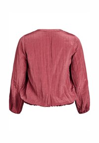 Ružičasta bluzica dugih rukava s naboranim teksturama, ravnim šavom na leđima i nabranim rubovima i manžetama.