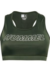Bra sportivo verde oliva con design a racerback, caratterizzato da un grande logo bianco "HUMMEL" sul davanti e da un tessuto liscio ed elastico.