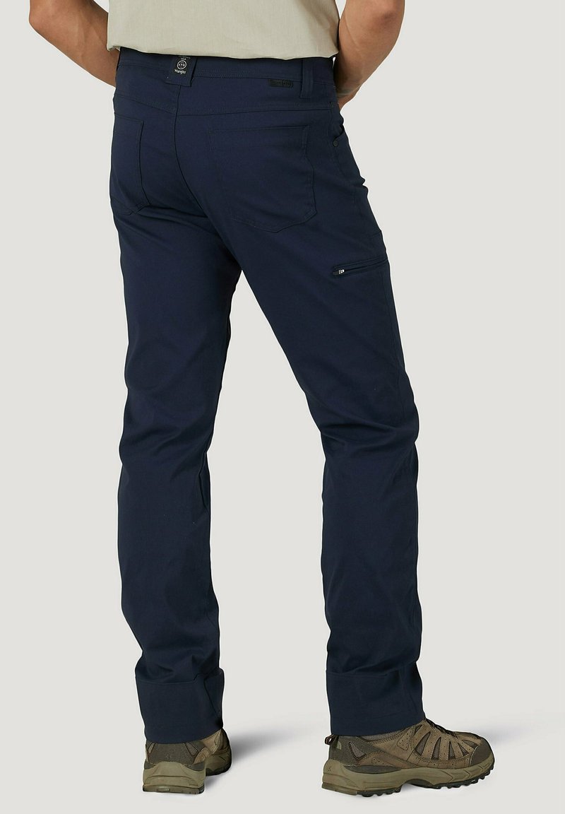 Herren Chinos | Wrangler UTILITY Stoffhose dark sapphire/dunkelblau - YE48717 Herren Chinos | Wrangler UTILITY Stoffhose dark sapphire/dunkelblau - YE48717