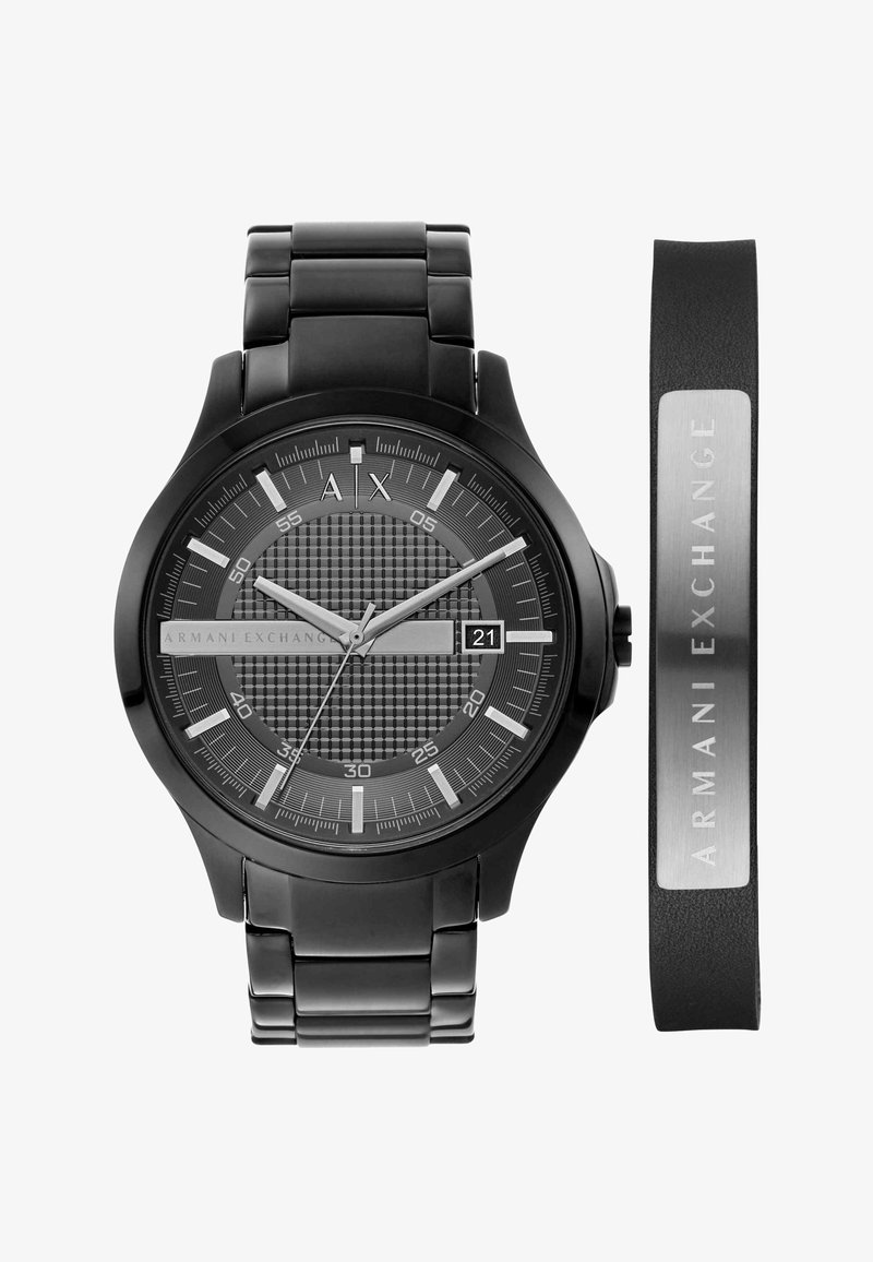 Orologio da polso Armani Exchange da uomo di colore nero con cinturino a maglie in metallo, quadrante lavorato, data alle 3 e bracciale nero abbinato con piastrina con logo argento.