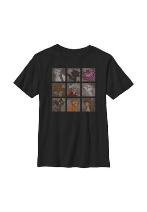 Sort T-shirt med et 3x3 gitter af illustrerede katte, hver med forskellige farver og udtryk på en brunlig baggrund.