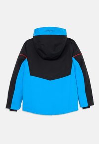 Veste bleue et noire avec capuche, présentant un design en chevrons, une texture douce et des lignes d'accent rouge le long des épaules et des manches.