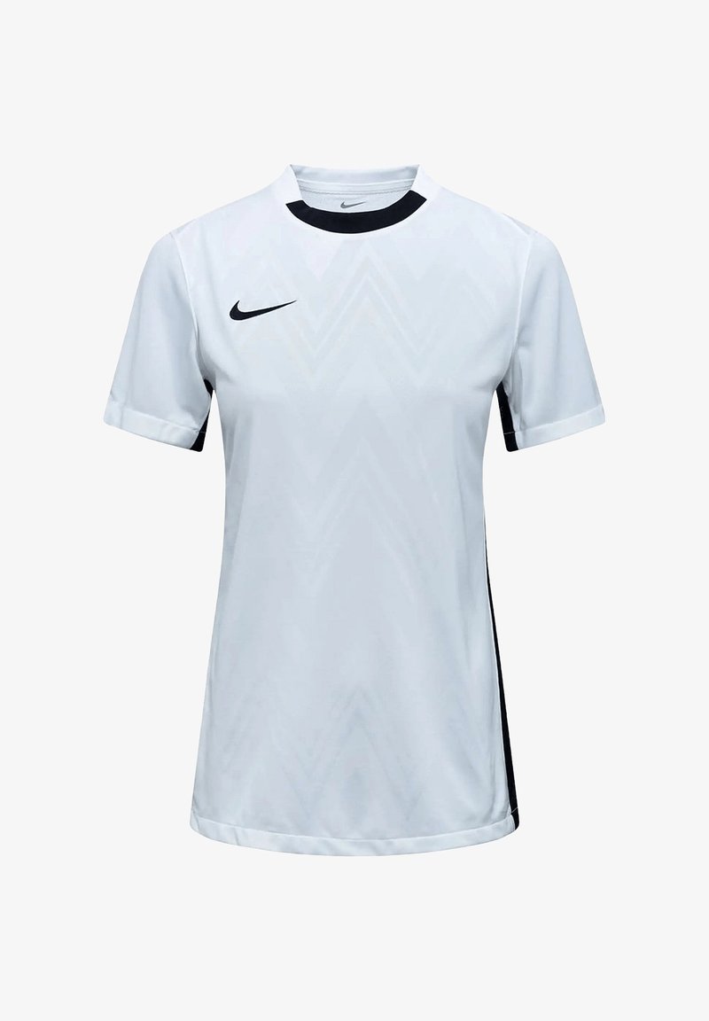 Maglia sportiva Nike bianca con colletto e dettagli neri, caratterizzata da un motivo a chevron sulla parte anteriore. Realizzata in tessuto leggero e traspirante.