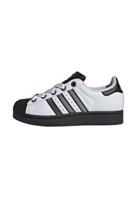 Unselected, cloud white/matte silver/core black