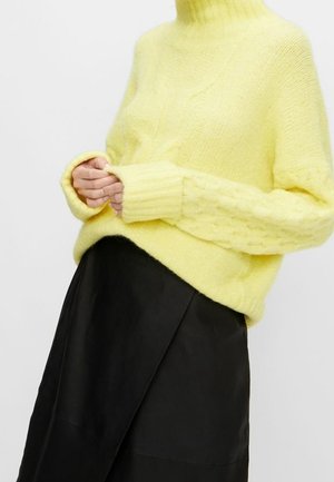 Jumper - yellow