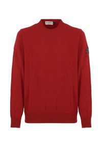 Maglione rosso lavorato a maglia con colletto rotondo, maniche lunghe e polsini a coste. Caratterizzato da un patch con logo sulla spalla sinistra. Texture morbida.
