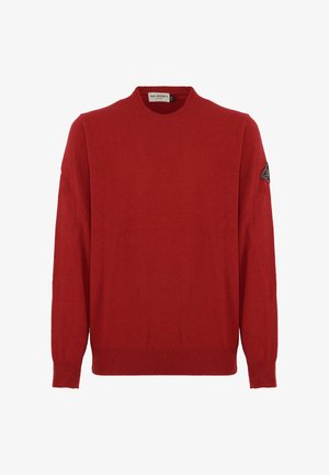 Maglione rosso lavorato a maglia con colletto rotondo, maniche lunghe e polsini a coste. Caratterizzato da un patch con logo sulla spalla sinistra. Texture morbida.