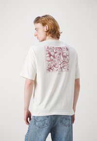 Selected Homme SLHLOOSECORBY NECK TEE - Marškinėliai su spaudiniu - egret