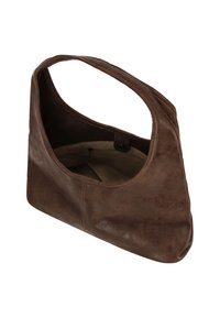 Bolso de hombro de cuero marrón con una parte superior curva, amplia apertura y textura suave. El interior cuenta con cierre de botón y forro beige.