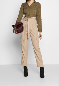 YAS Tall Tygbyxor - beige