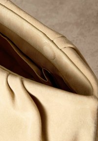 Next OVERSIZED - REGULAR FIT - Pisemska torbica - neutral