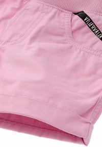 Pink cotton shorts with an elastic waistband, featuring side pockets and a clean hem. Black tag with 'VILBERVALLA' visible.