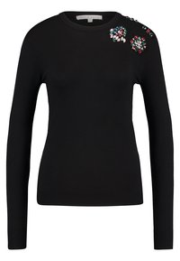 Schwarzer Pullover mit langen Ärmeln, der an einer Schulter mit bunten Schmucksteinen verziert ist, mit rundem Ausschnitt und geripptem Saum.