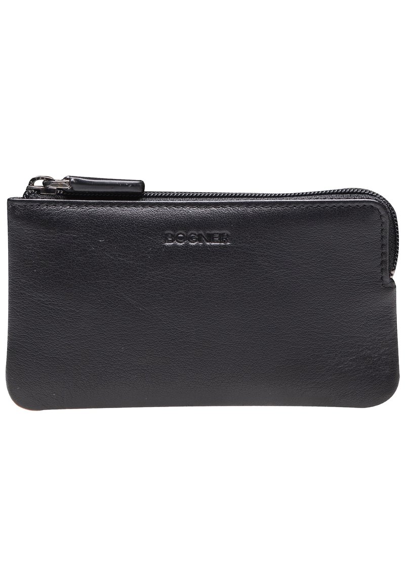 Portafoglio in pelle nera con texture liscia, chiusura a zip e logo impresso. Presenta un design elegante e rettangolare.