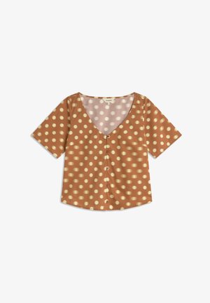 Bruine blouse met korte mouwen, roomkleurige stippen, V-hals en knopen aan de voorkant.