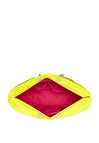 Neon-gelbe Tasche mit pinkem Innenfutter. Aus weichem Material, mit Reißverschluss und zwei Kordelakzenten an den Seiten für einfaches Tragen.