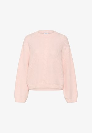 Světle růžový pletený svetr s kulatým výstřihem, proplétaným vzorem uprostřed, dlouhými rukávy a žebrovanými lemy na rukávech a spodním okraji.