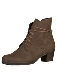 Stivali ankle in suede marrone con punta arrotondata, design con lacci e tacco impilato. Presenta dettagli di cucitura sulla parte superiore.