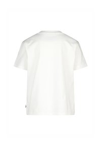 Camiseta de algodón blanca con cuello redondo clásico, mangas cortas y corte recto. Presenta una pequeña etiqueta con logo en el costado.