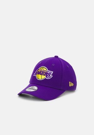 Purple cap made of fabric with a curved brim, featuring an embroidered Los Angeles Lakers logo in yellow and white on the front.