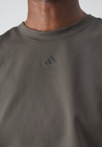 adidas Performance POWER BOXY 3-STRIPES TANK - T-skjorte til trening - shadow olive