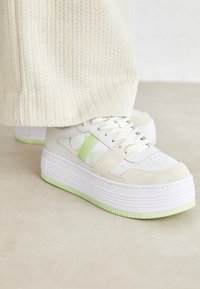 BOLD LACE MIX - Sneakers basse - bright white/exotic mint