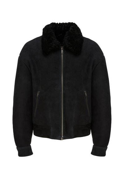 Veste bomber en suède noir avec col en peau lainée, fermeture éclair avant et poches latérales zippées.