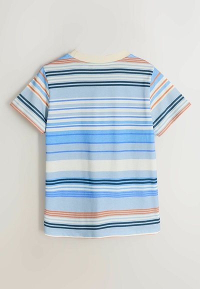 T-shirt à manches courtes et col rond avec des rayures horizontales en bleu, blanc, orange et noir, présenté sur un fond neutre.