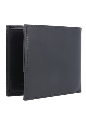 Cartera de cuero negro con una textura suave, diseño de doble pliegue y costuras visibles. Presenta ranuras para tarjetas y un interior espacioso.