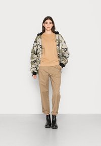 Carhartt WIP NELSON - Camisola - dusty brown