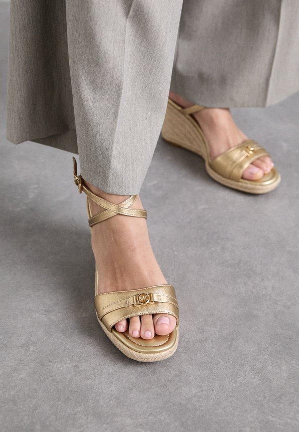 MANDY WEDGE - Espadrilles - pale gold