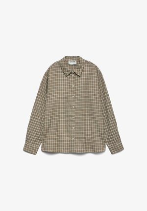 Chemise à manches longues en plaid marron et beige avec un col, fermeture à boutons et coupe ample. Tissu doux avec une texture subtile.