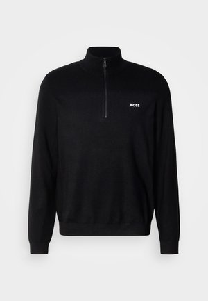 Maglione nero a pullover con colletto a mezza zip, caratterizzato da una texture a coste sulle spalle e un piccolo logo bianco "BOSS" sul petto.